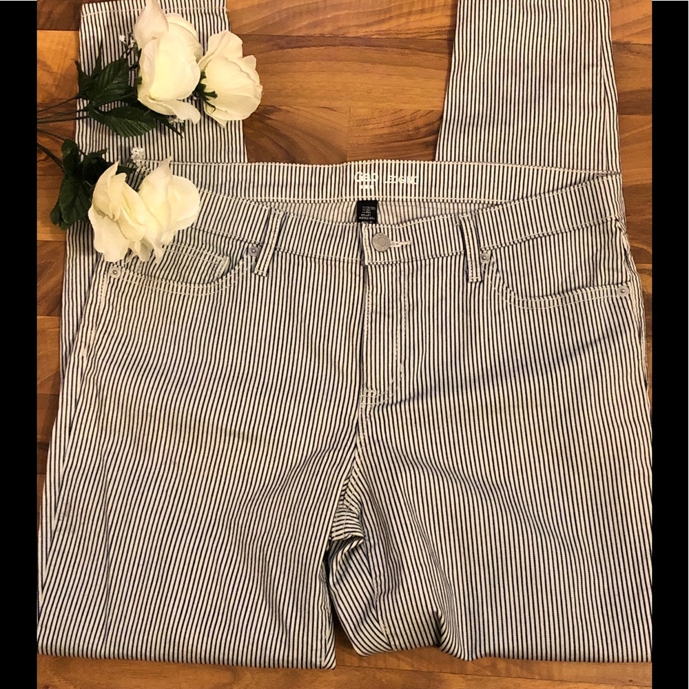 🌼Women’s Gap pinstriped leggings blue/white 14.🌼